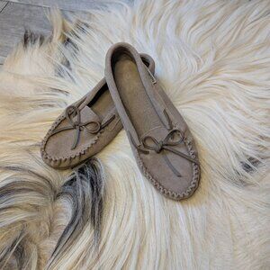 NWOT SoftMoc Natasha Suede Moccasin Slippers | Indoor/Outdoor | Tan | Size 8